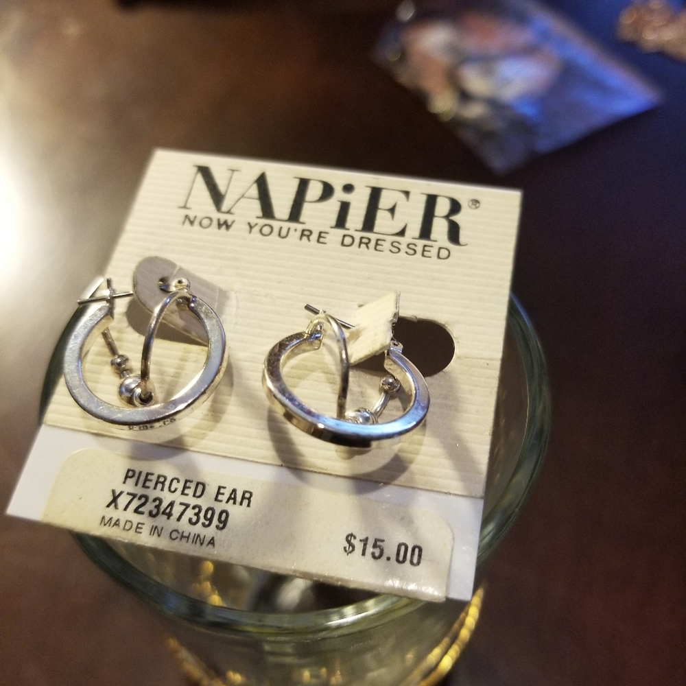 Women's  earing